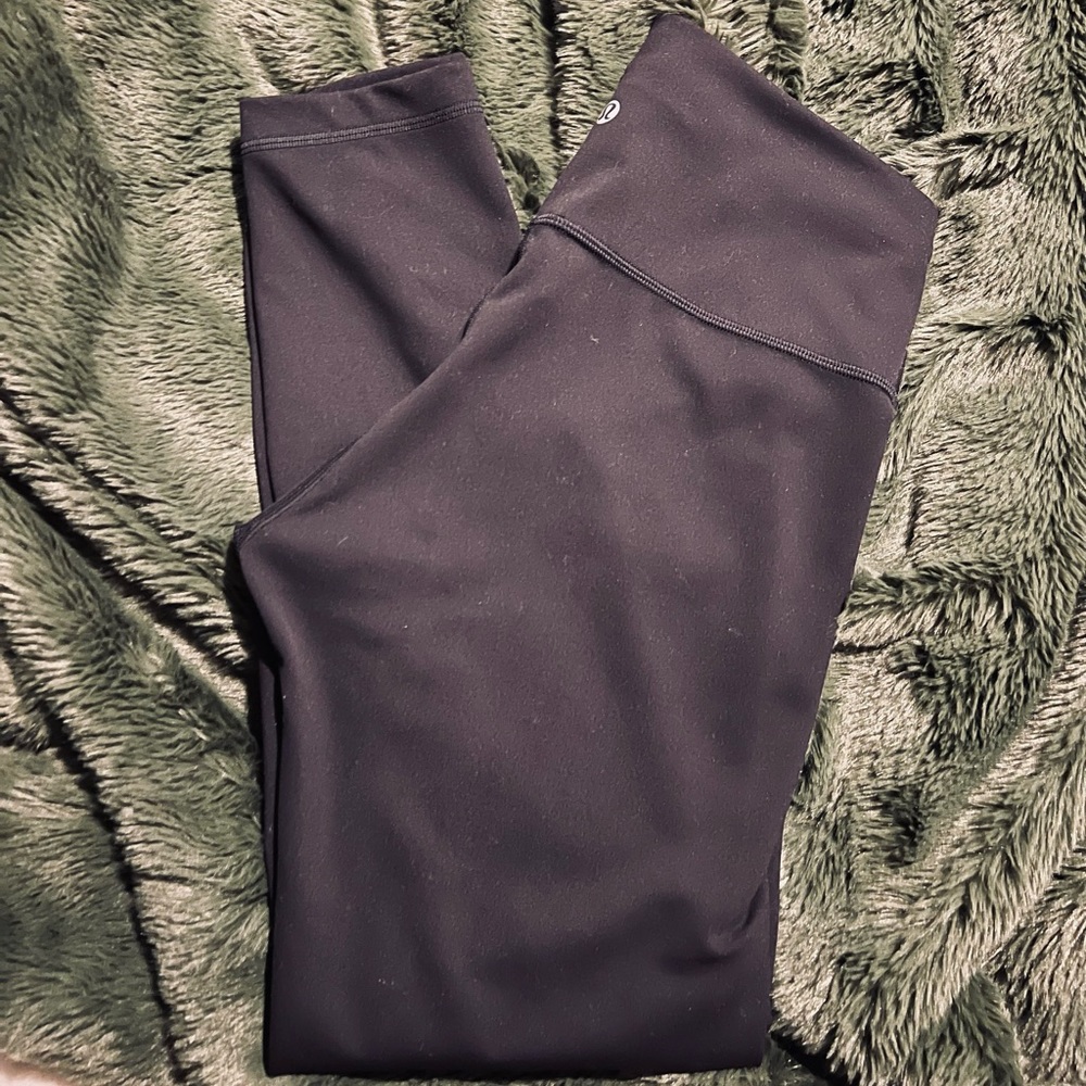 Women’s lululemon wonder under 7/8 legging, only worn twice!